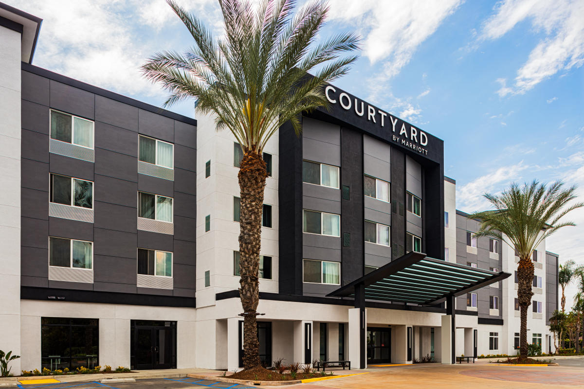 Courtyard by Marriott Anaheim Resort/Convention Center exterior